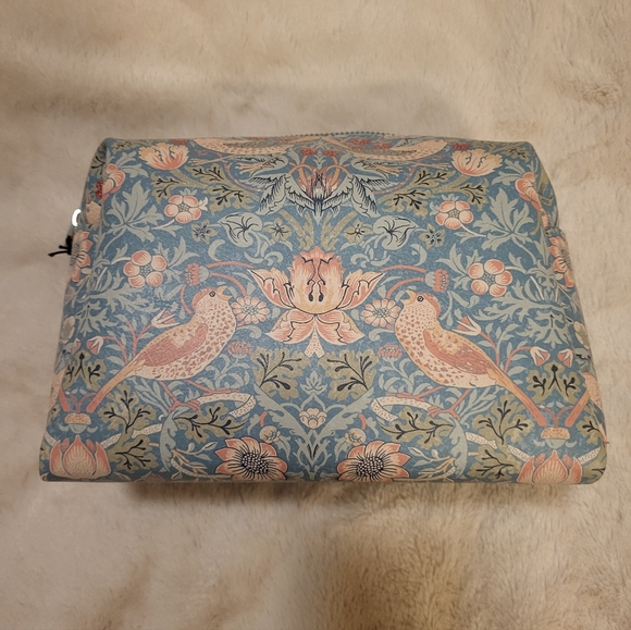 William Morris Duck Egg Strawberry Thief Large Wash Bag NWT - Picture 2 of 6